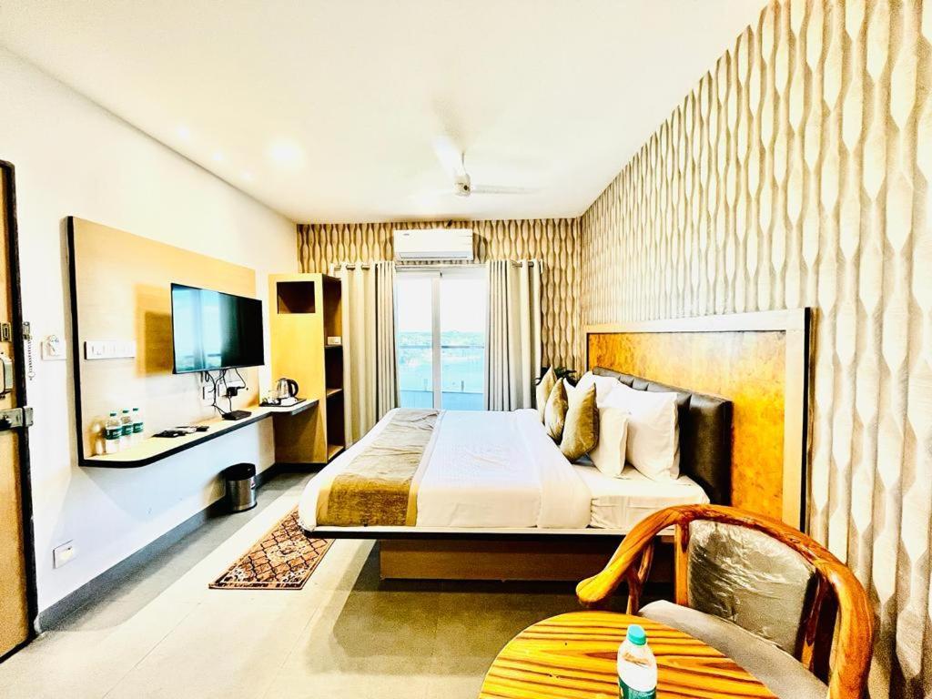 Hotel Lake View Airport Zone Hyderabad Exterior foto